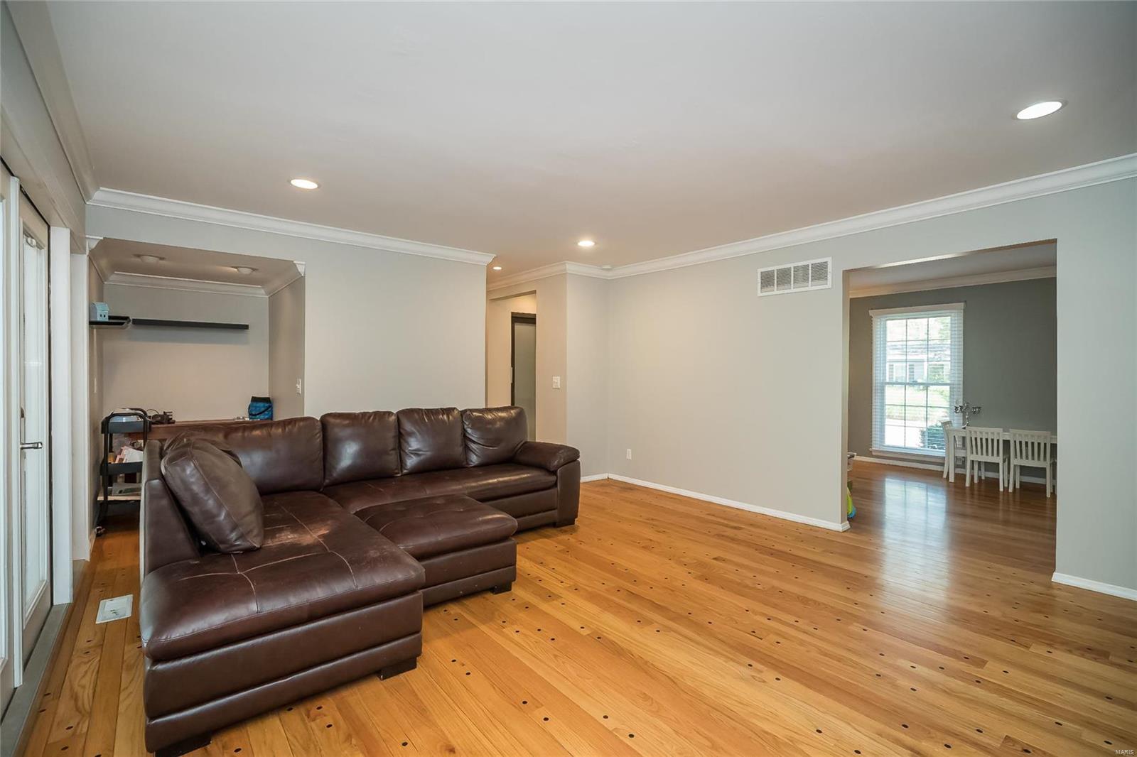 Westbury Manor 6 - Residential