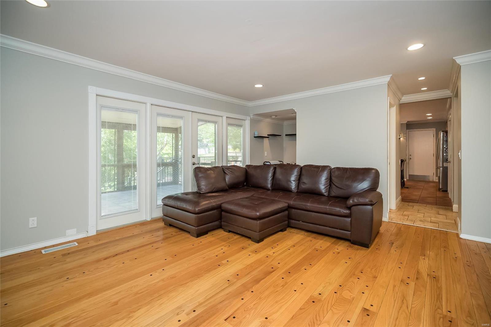 Westbury Manor 6 - Residential