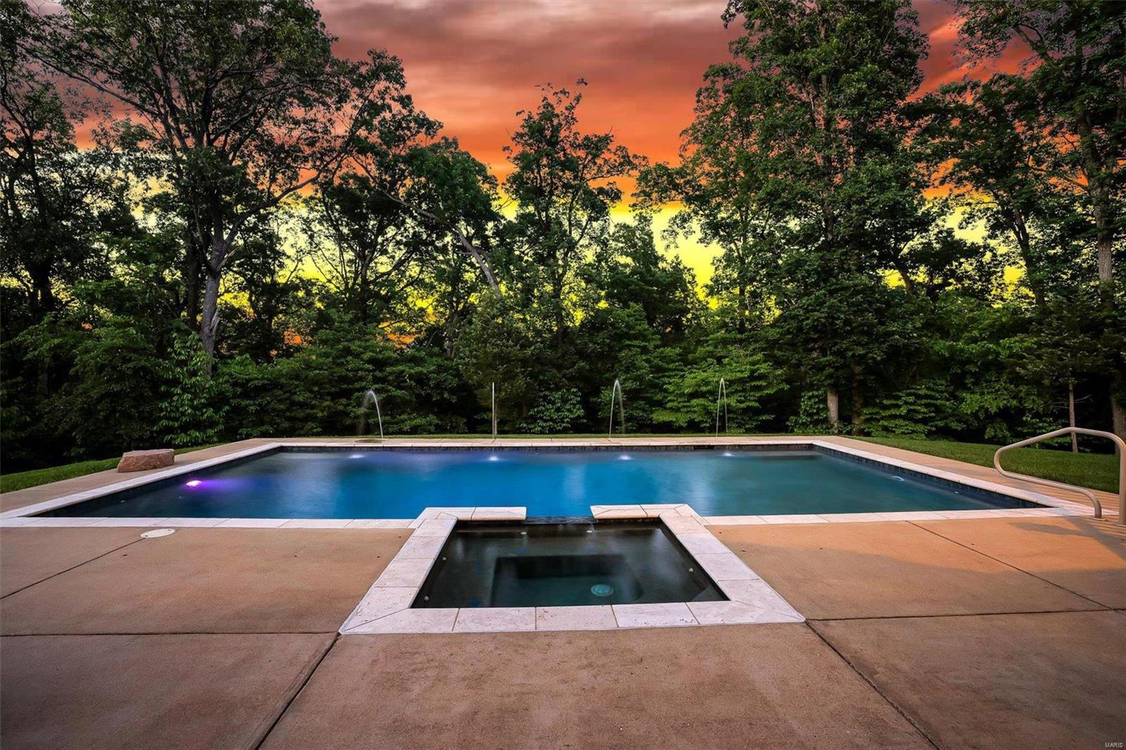 Photo 12 of 96 of 40 Grand Meridien Forest Drive house