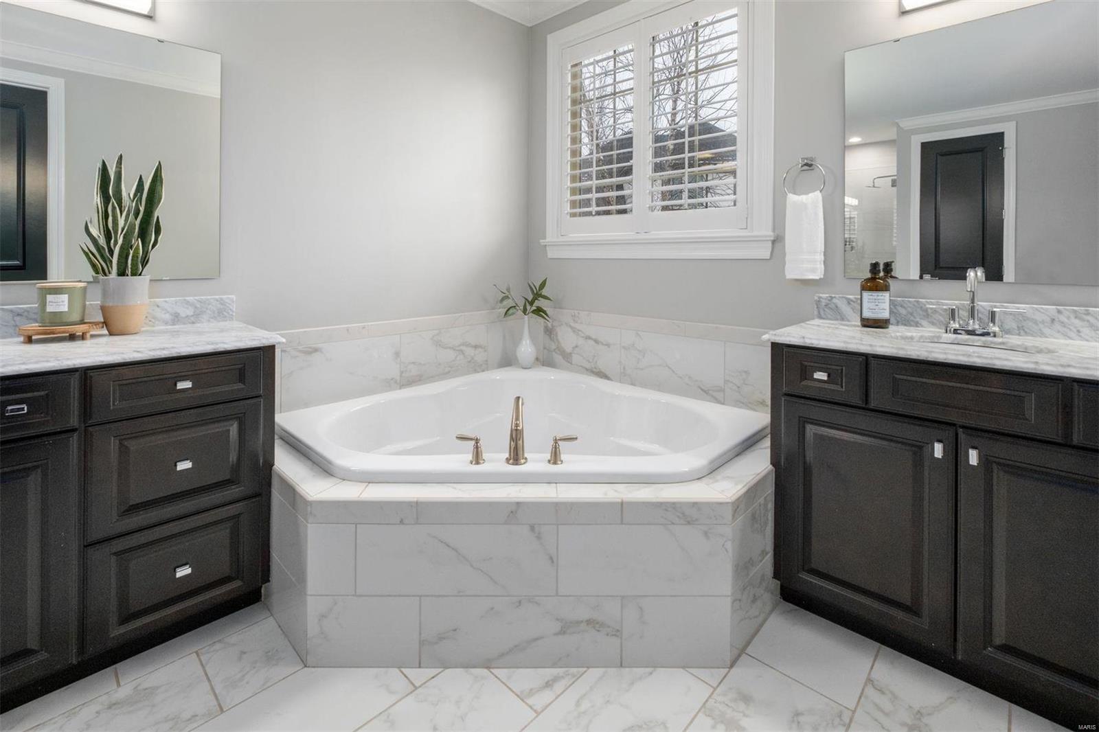 Woods Of Ladue The - Residential