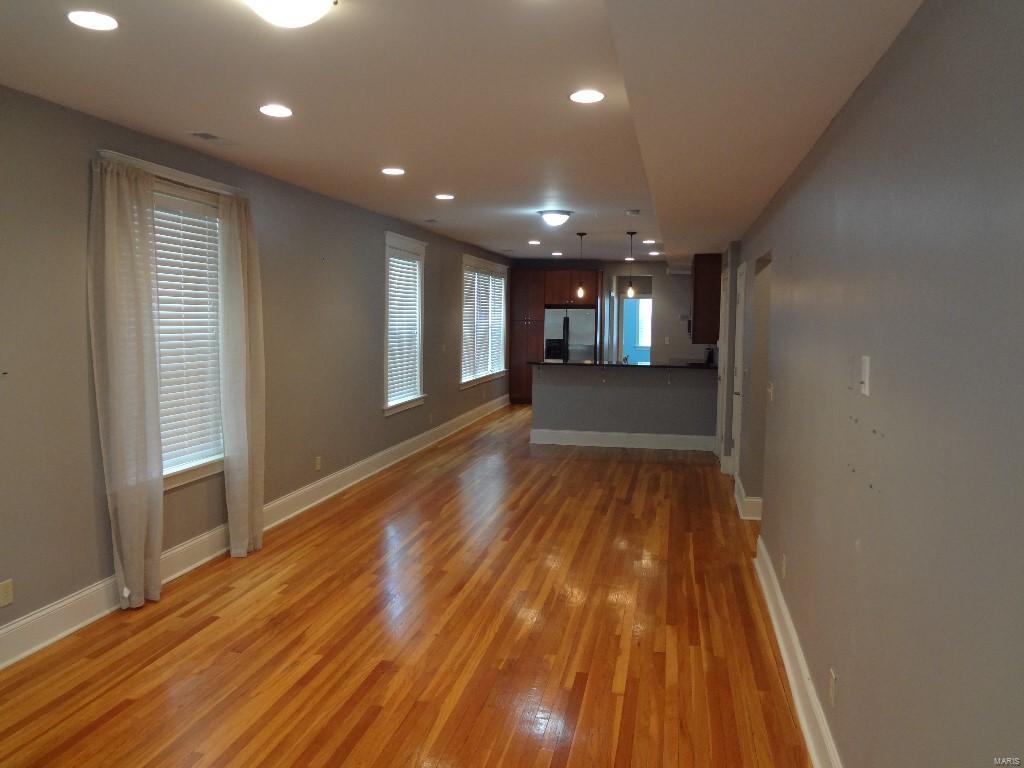 6253 Rosebury Condo - Residential