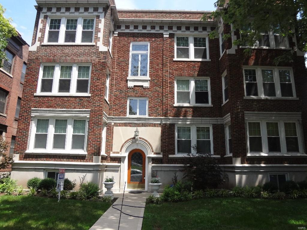 6253 Rosebury Condo - Residential