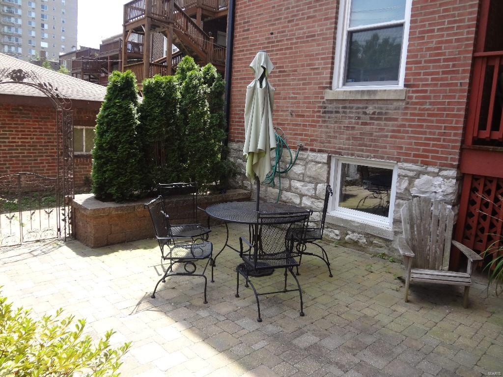 6253 Rosebury Condo - Residential