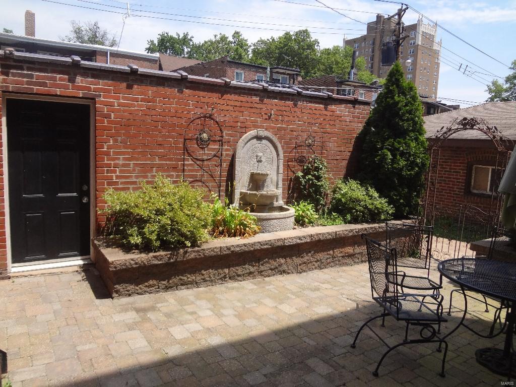 6253 Rosebury Condo - Residential
