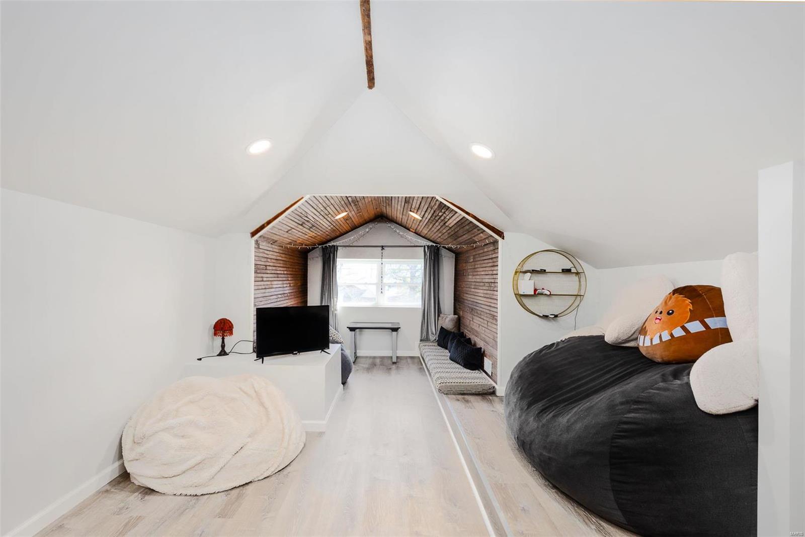 Country Club Court - Residential