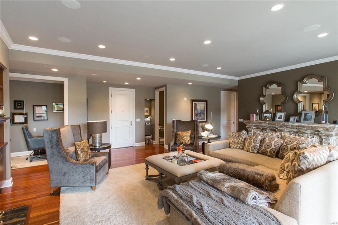 Crescent Condo - Residential