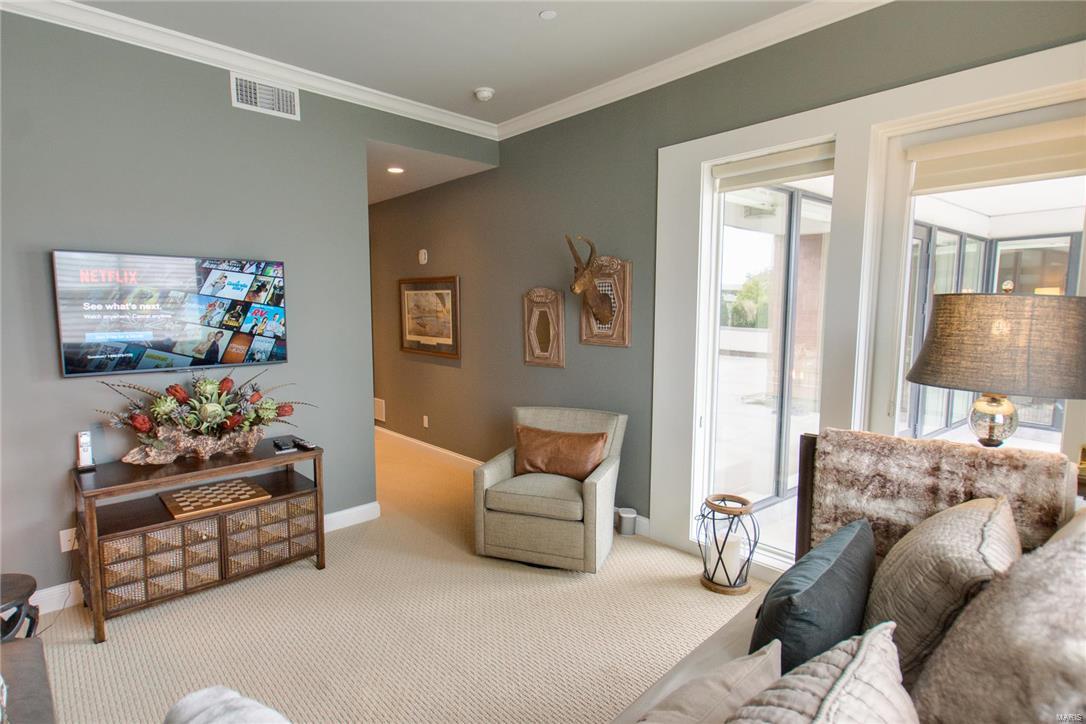 Crescent Condo - Residential