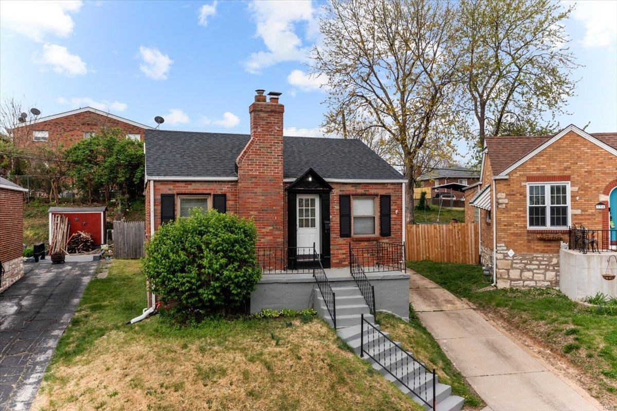 Mehlville, Missouri 63125, United States, 2 Bedrooms Bedrooms, ,1 BathroomBathrooms,Residential,Pending,109571