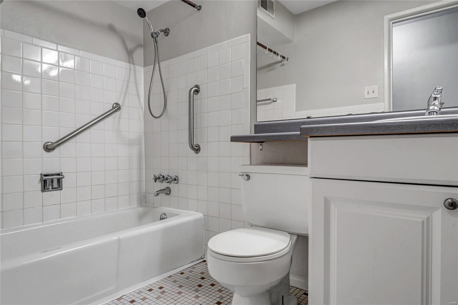 Gravois on the Green - Residential Income