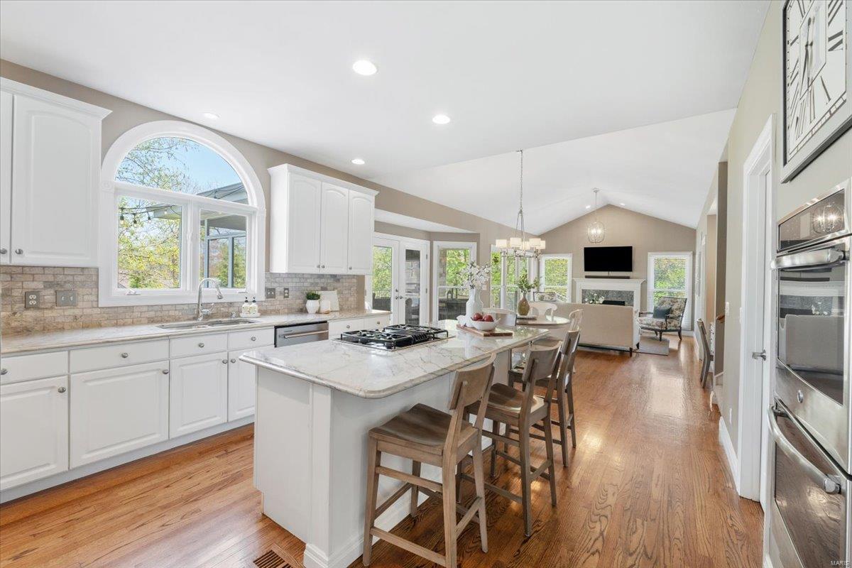 Chesterfield, Missouri 63017, United States, 5 Bedrooms Bedrooms, ,6 BathroomsBathrooms,Residential,Pending,113341