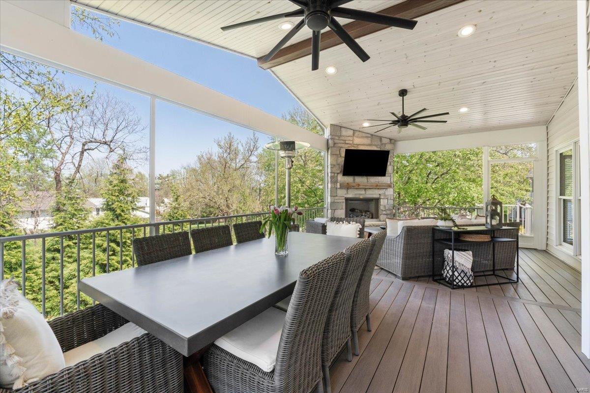 Chesterfield, Missouri 63017, United States, 5 Bedrooms Bedrooms, ,6 BathroomsBathrooms,Residential,Pending,113341