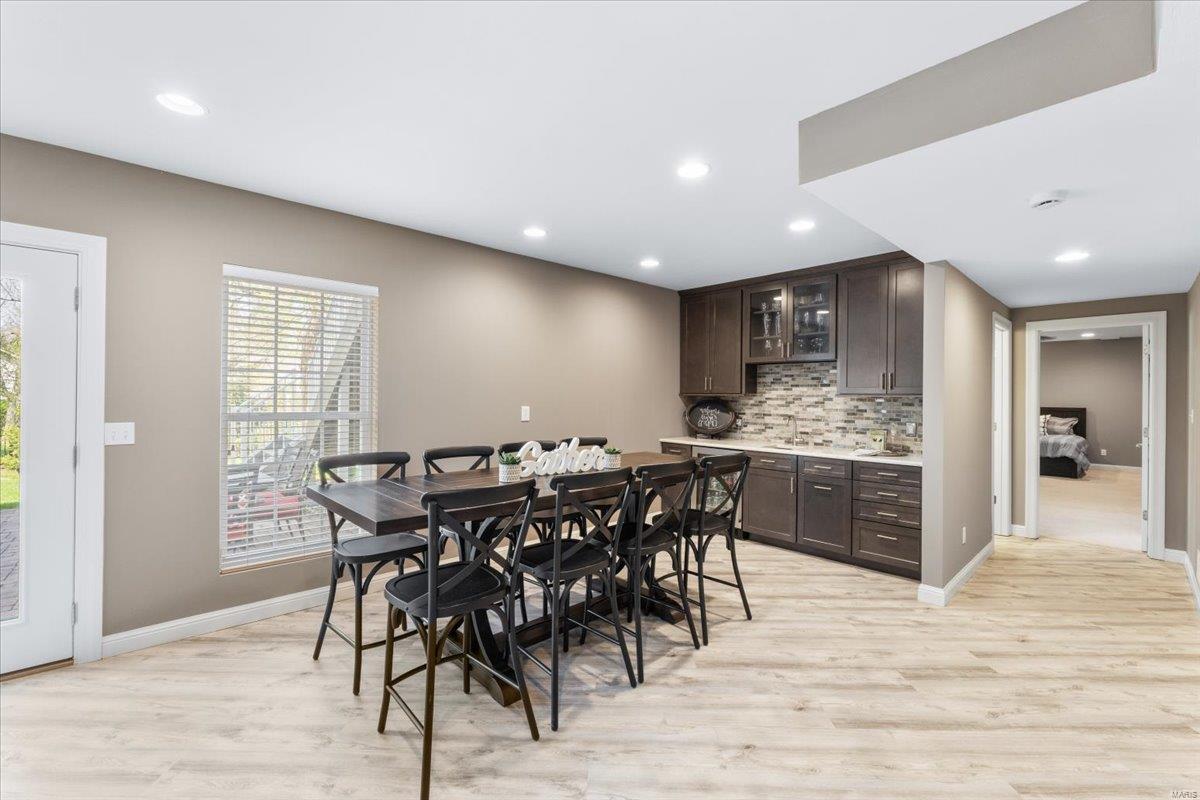 Chesterfield, Missouri 63017, United States, 5 Bedrooms Bedrooms, ,6 BathroomsBathrooms,Residential,Pending,113341