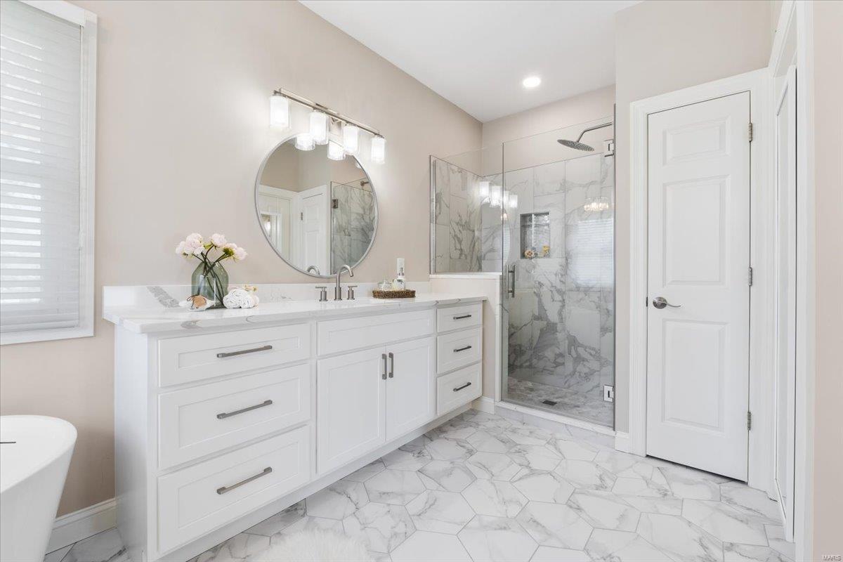 Chesterfield, Missouri 63017, United States, 5 Bedrooms Bedrooms, ,6 BathroomsBathrooms,Residential,Pending,113341