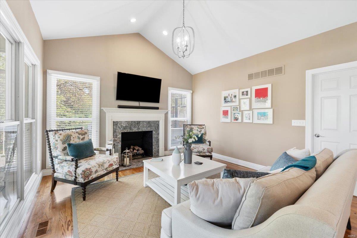 Chesterfield, Missouri 63017, United States, 5 Bedrooms Bedrooms, ,6 BathroomsBathrooms,Residential,Pending,113341