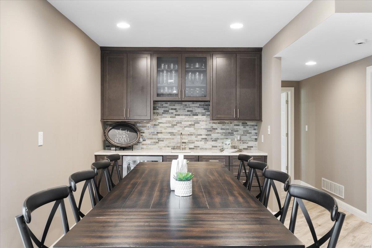 Chesterfield, Missouri 63017, United States, 5 Bedrooms Bedrooms, ,6 BathroomsBathrooms,Residential,Pending,113341