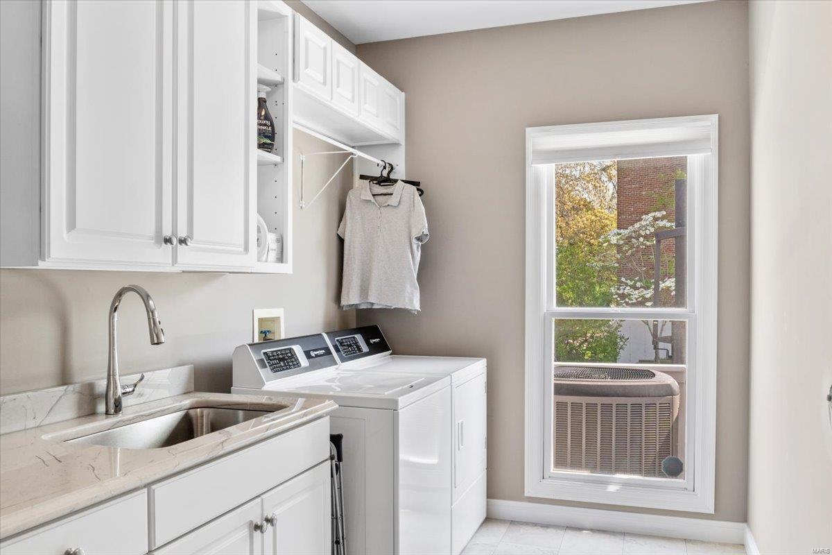 Chesterfield, Missouri 63017, United States, 5 Bedrooms Bedrooms, ,6 BathroomsBathrooms,Residential,Pending,113341