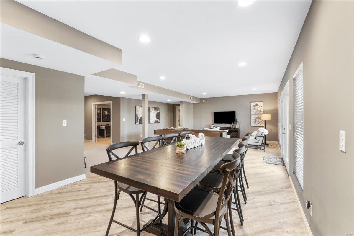 Chesterfield, Missouri 63017, United States, 5 Bedrooms Bedrooms, ,6 BathroomsBathrooms,Residential,Pending,113341