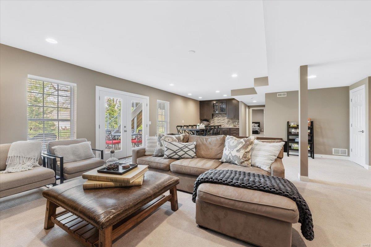 Chesterfield, Missouri 63017, United States, 5 Bedrooms Bedrooms, ,6 BathroomsBathrooms,Residential,Pending,113341