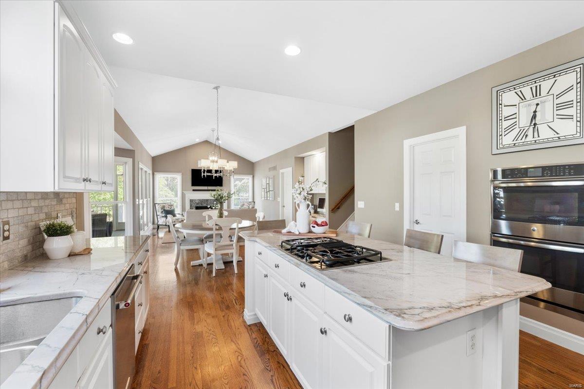 Chesterfield, Missouri 63017, United States, 5 Bedrooms Bedrooms, ,6 BathroomsBathrooms,Residential,Pending,113341