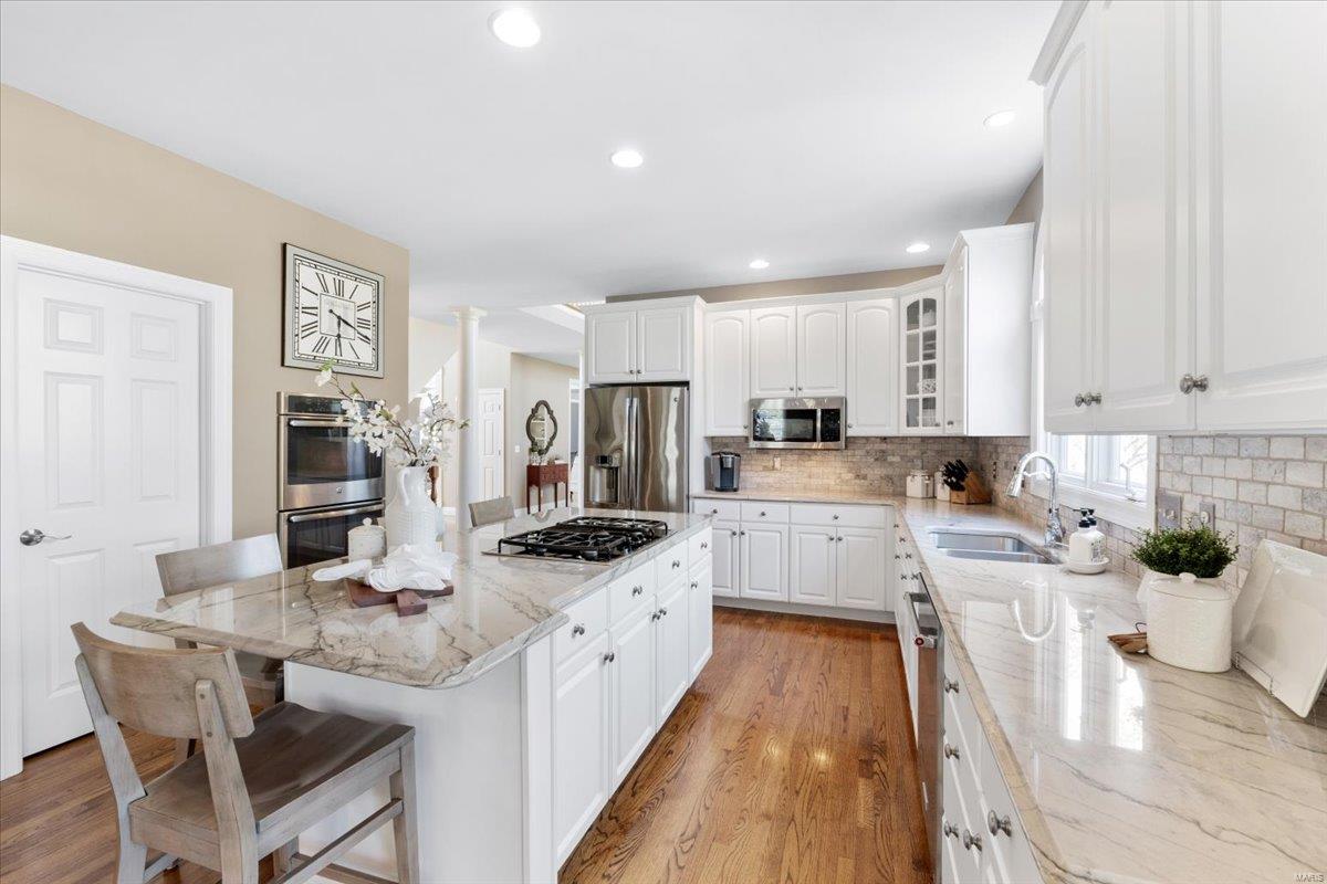 Chesterfield, Missouri 63017, United States, 5 Bedrooms Bedrooms, ,6 BathroomsBathrooms,Residential,Pending,113341