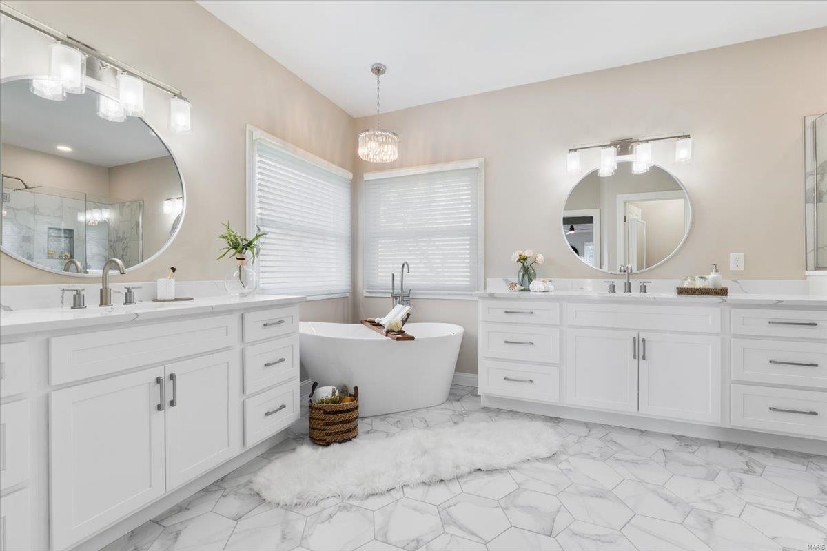 Chesterfield, Missouri 63017, United States, 5 Bedrooms Bedrooms, ,6 BathroomsBathrooms,Residential,Pending,113341