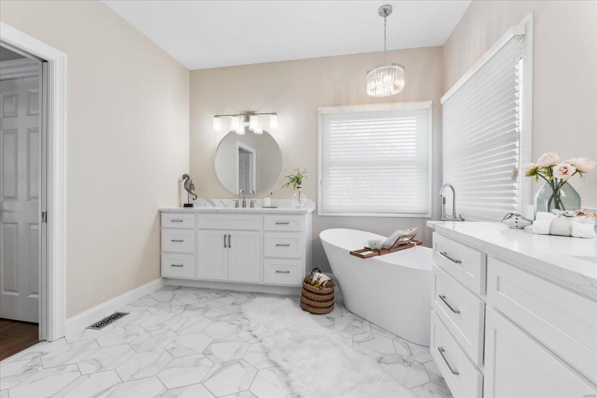 Chesterfield, Missouri 63017, United States, 5 Bedrooms Bedrooms, ,6 BathroomsBathrooms,Residential,Pending,113341