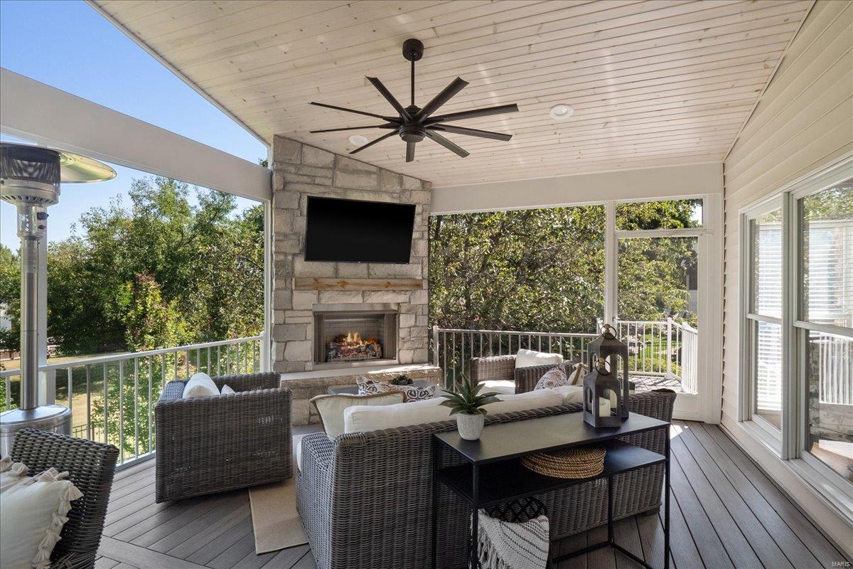 Chesterfield, Missouri 63017, United States, 5 Bedrooms Bedrooms, ,6 BathroomsBathrooms,Residential,Pending,113341