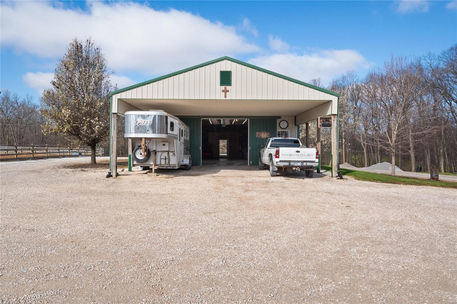 Silex, Missouri 63377, United States, 5 Bedrooms Bedrooms, ,4 BathroomsBathrooms,Residential,Pending,61803