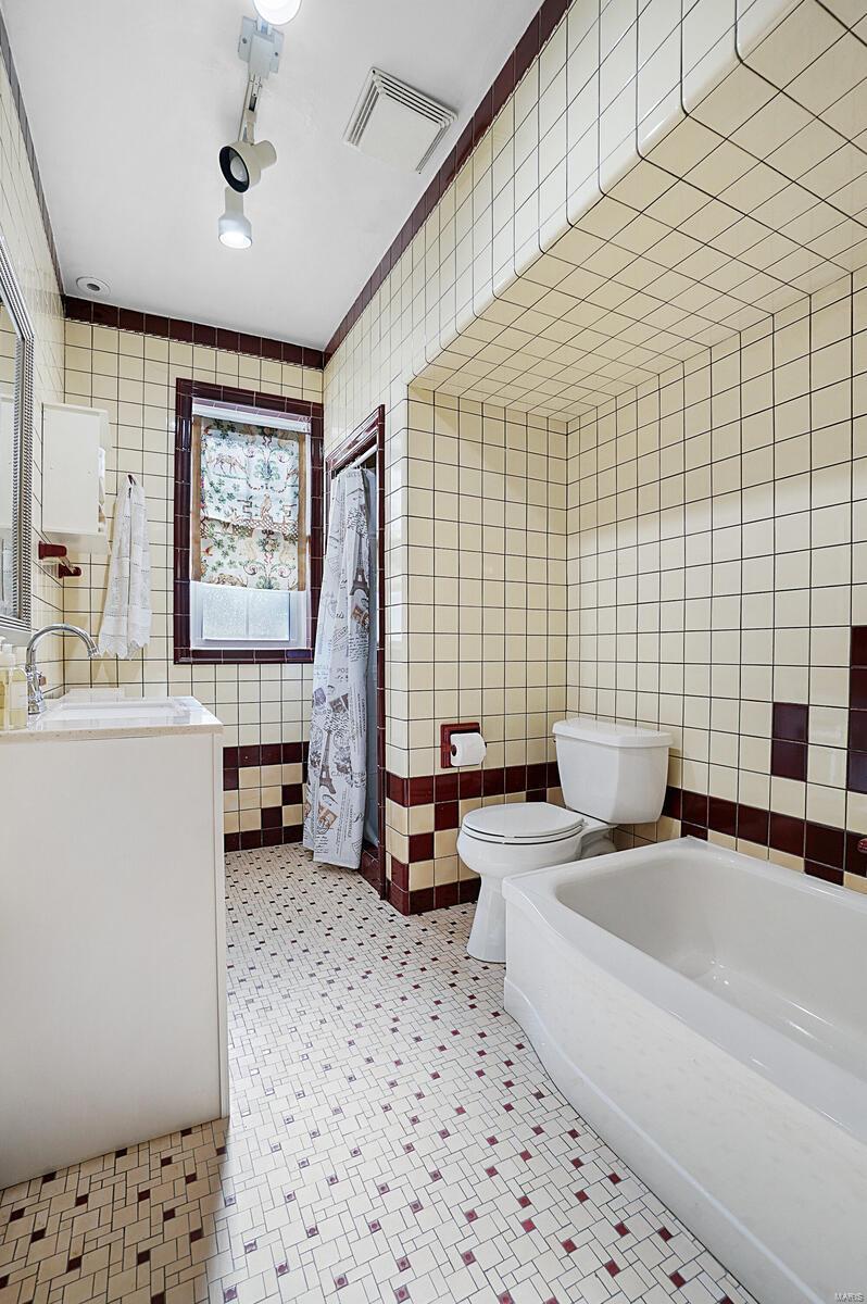 Sub of Lt 5 Summit Tr - Residential