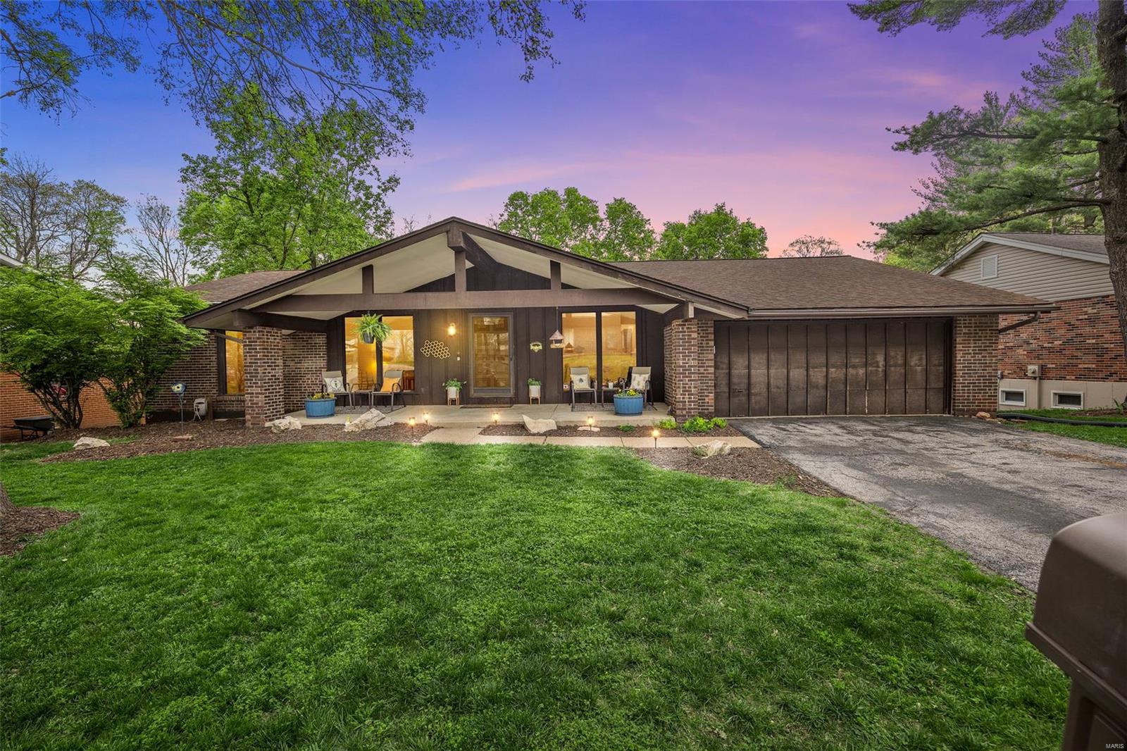 St Louis, Missouri 63141, United States, 3 Bedrooms Bedrooms, ,3 BathroomsBathrooms,Residential,Pending,109404