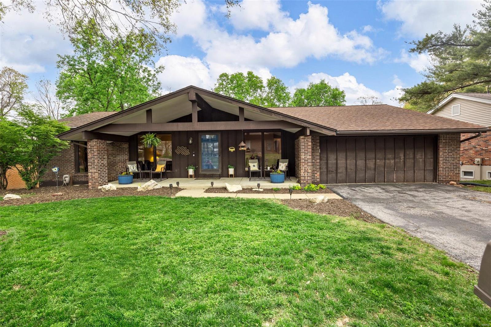 St Louis, Missouri 63141, United States, 3 Bedrooms Bedrooms, ,3 BathroomsBathrooms,Residential,Pending,109404