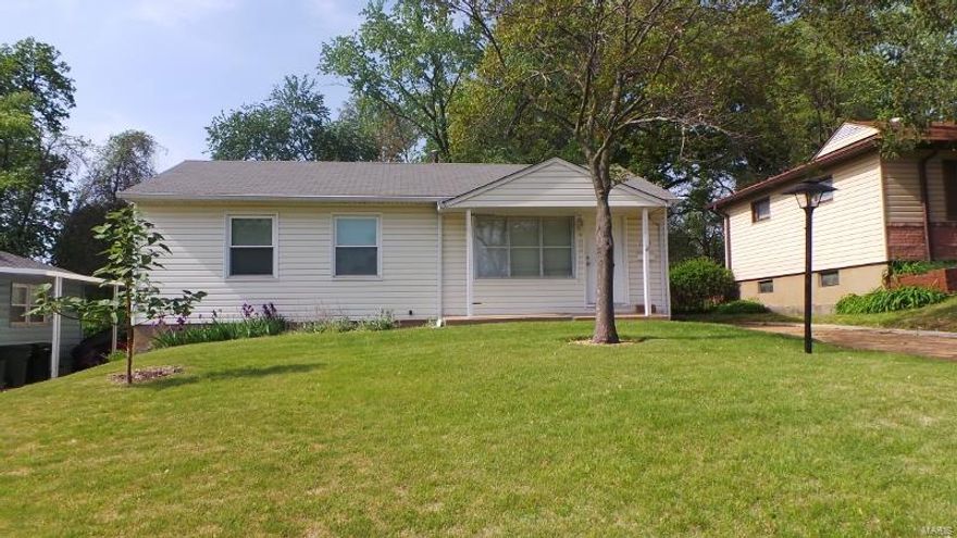 READY FOR MOVE-IN! 3 bedroom 1 bath ranch style home with many updates. Updated kitchen with granite countertops,  refrigerator, gas range. Modern bath w/updated fixtures, vanity, toilet and flooring.  Nice hardwood floors, spacious living room with dining room area.  Partially finished basement, large fenced in yard. Nice Quiet short street.  Owner is a licensed Real Estate Broker.