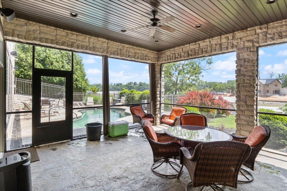 La Riva Est. - Residential