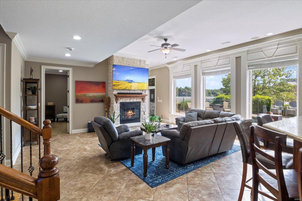 La Riva Est. - Residential