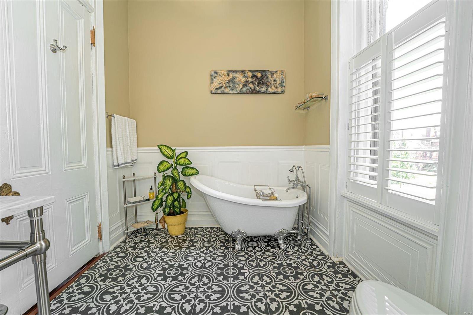 Lafayette Square - Residential