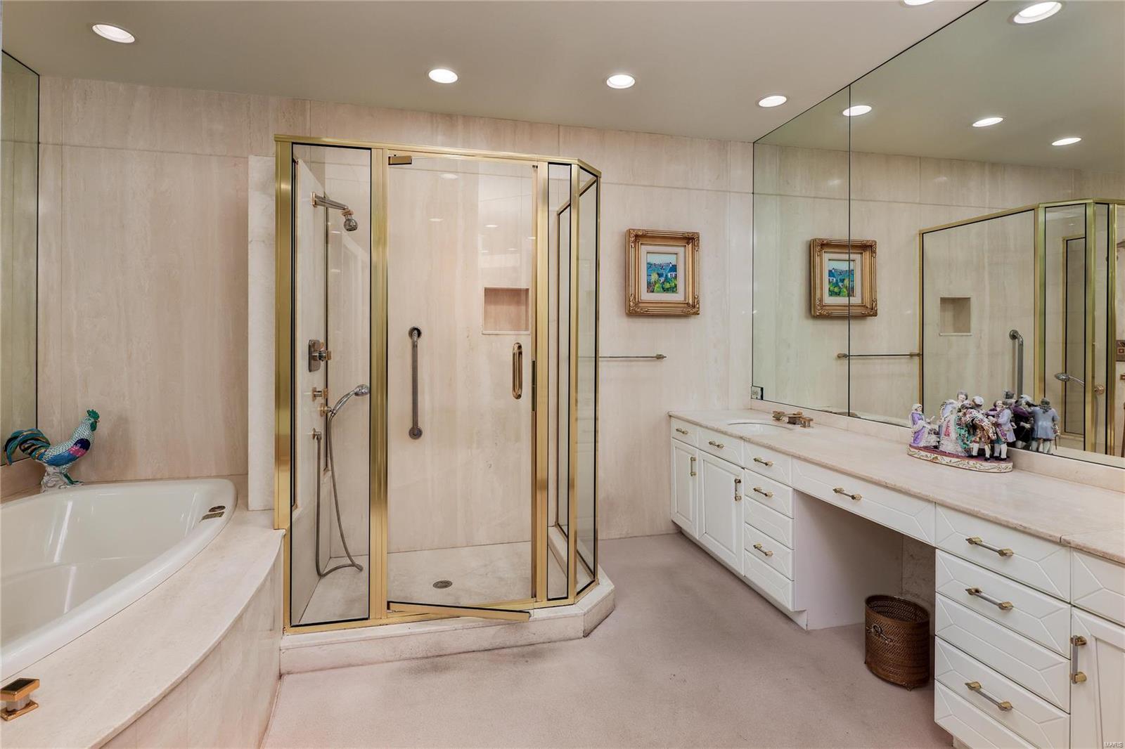 Carlyle One - Residential