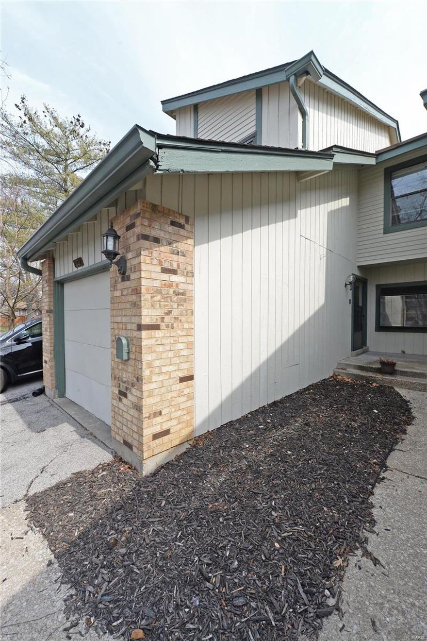 Lovely 3 bed rooms and 2 and half baths in a great school district Parkway North.  Very close to Highway 270 and very close to major grocery stores and restaurants, and drug stores.  Beautiful parks close by.  Excellent storage and family room in the lower level in partially finished basement.  Please take a look before leased.  (Owner is looking for 600 or higher credit, bring in three times the rent and currently employed, pets are negotiable, no evictions and no bankruptcies).  Thanks