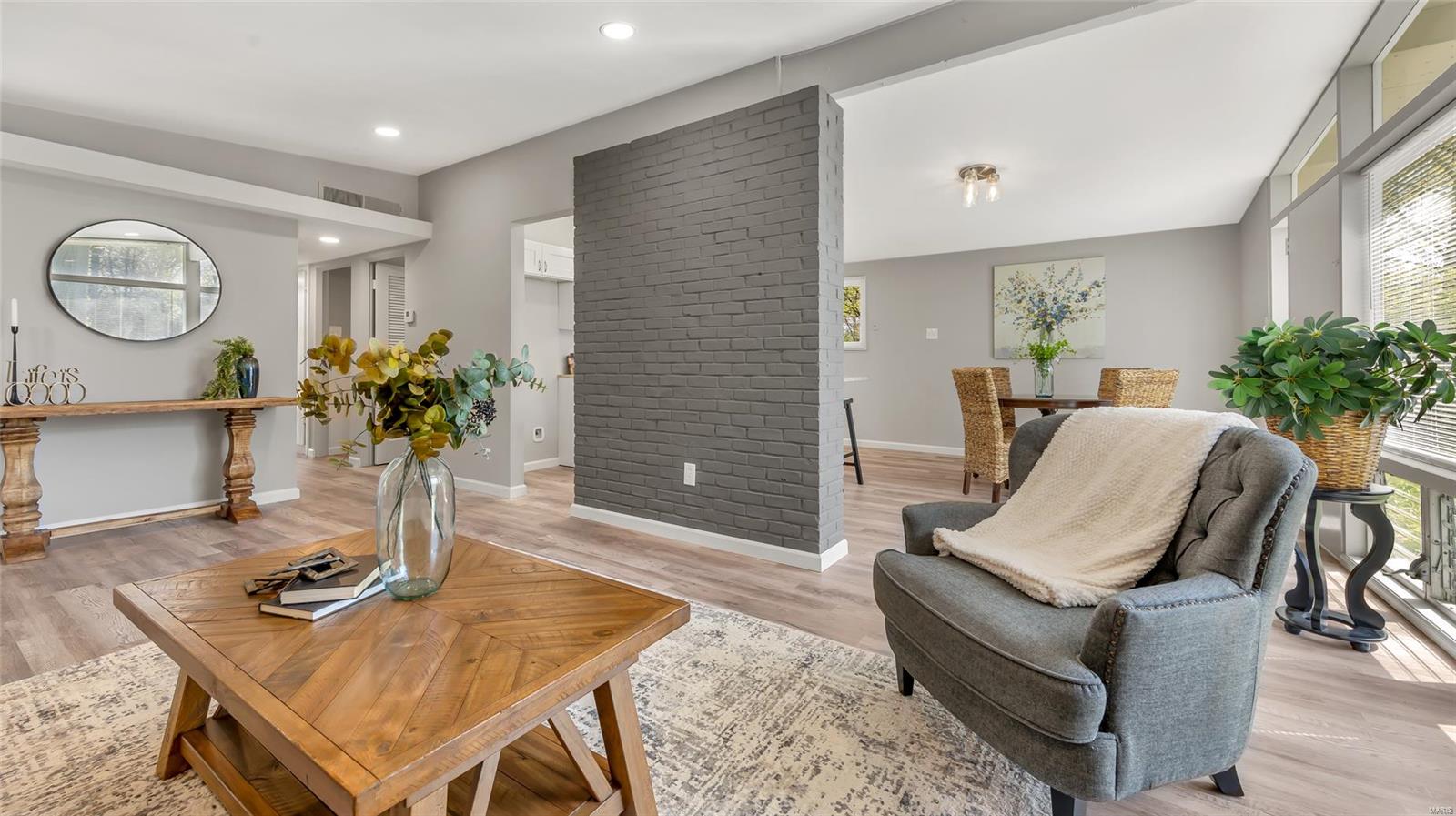 Florissant, Missouri 63033, United States, 3 Bedrooms Bedrooms, ,2 BathroomsBathrooms,Residential,Active,94440