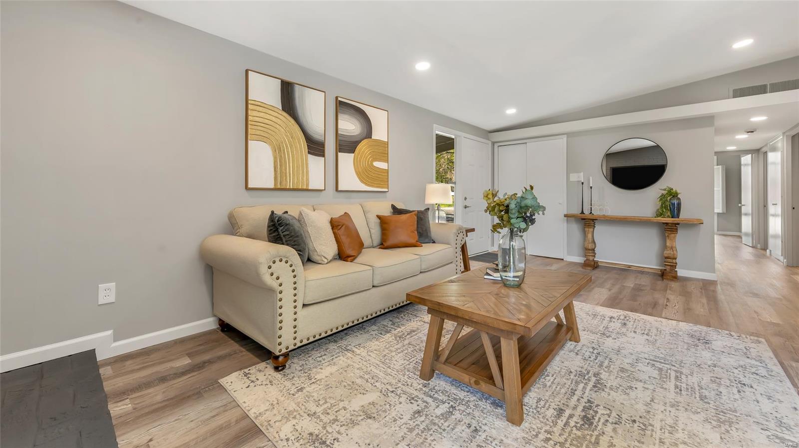 Florissant, Missouri 63033, United States, 3 Bedrooms Bedrooms, ,2 BathroomsBathrooms,Residential,Active,94440