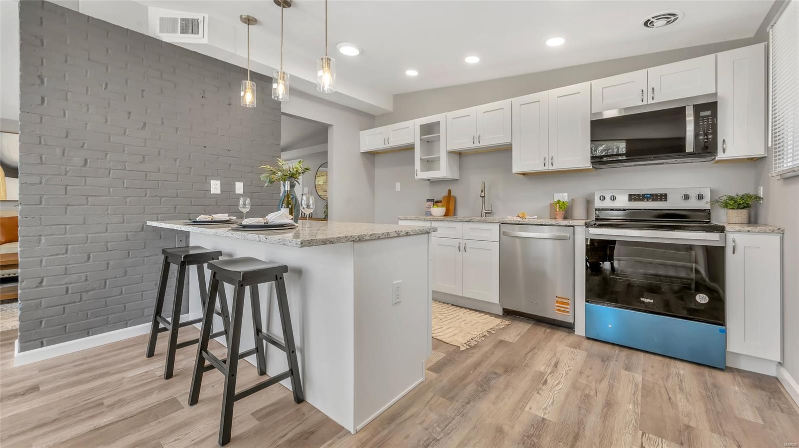 Florissant, Missouri 63033, United States, 3 Bedrooms Bedrooms, ,2 BathroomsBathrooms,Residential,Active,94440