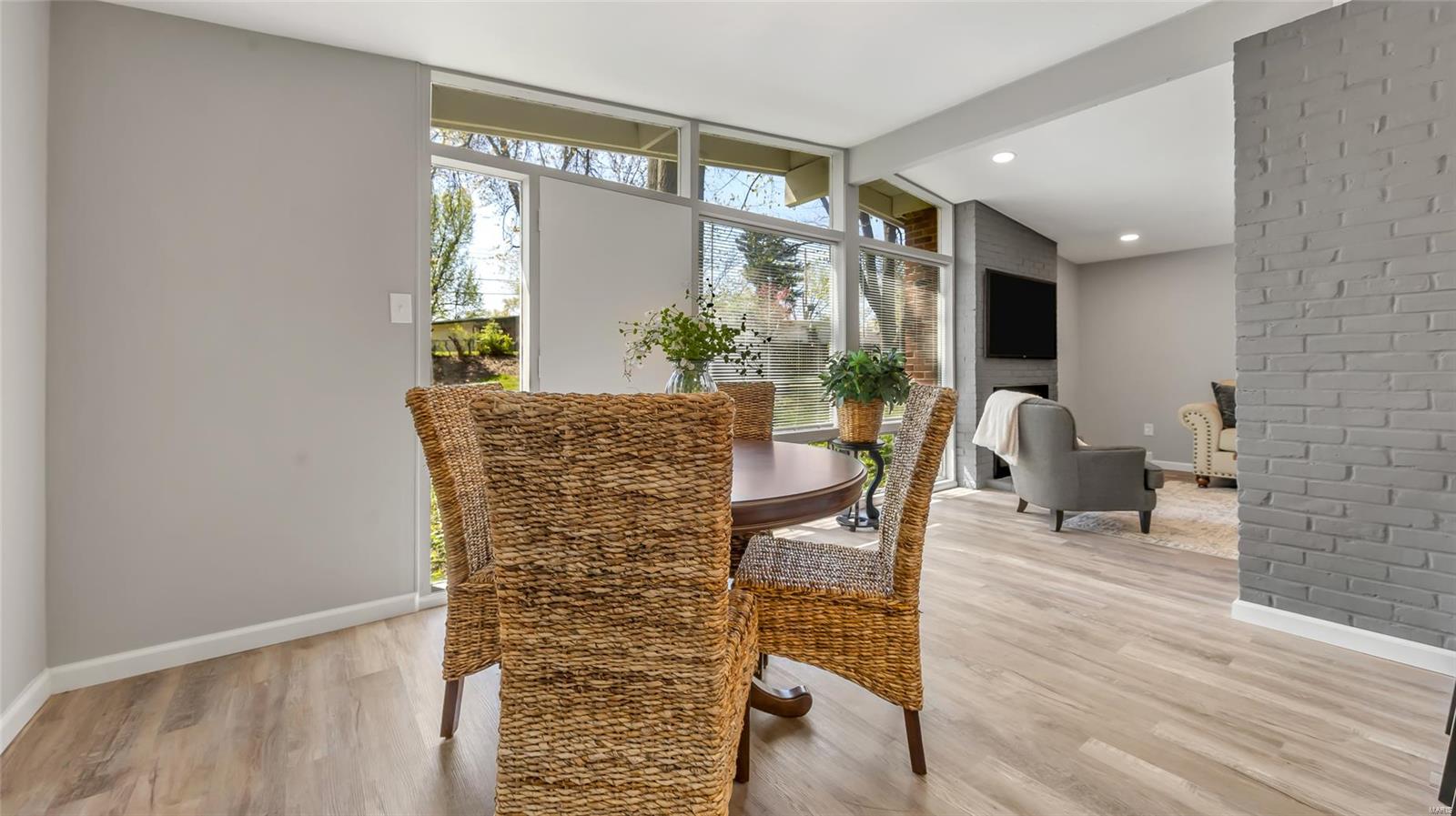 Florissant, Missouri 63033, United States, 3 Bedrooms Bedrooms, ,2 BathroomsBathrooms,Residential,Active,94440