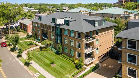 Photo of 51 Topton Way #302, Clayton, MO 63105 (MLS # 24053577)