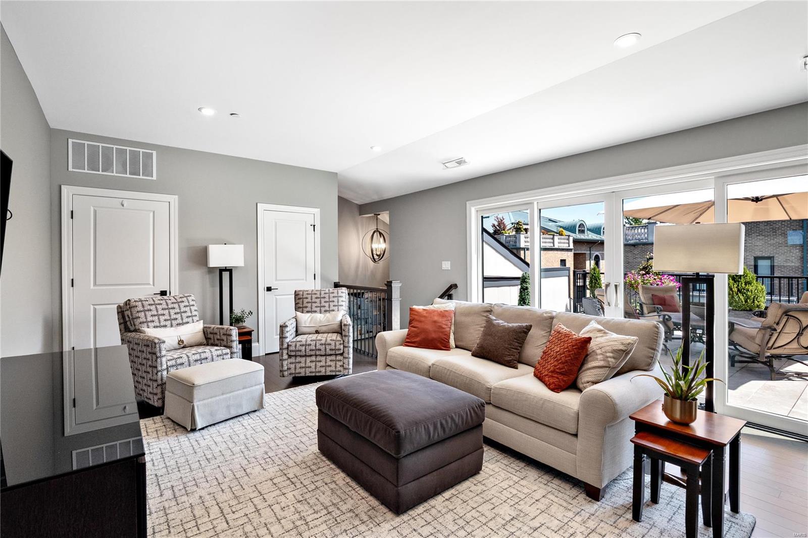 Pearl Condo The - Residential