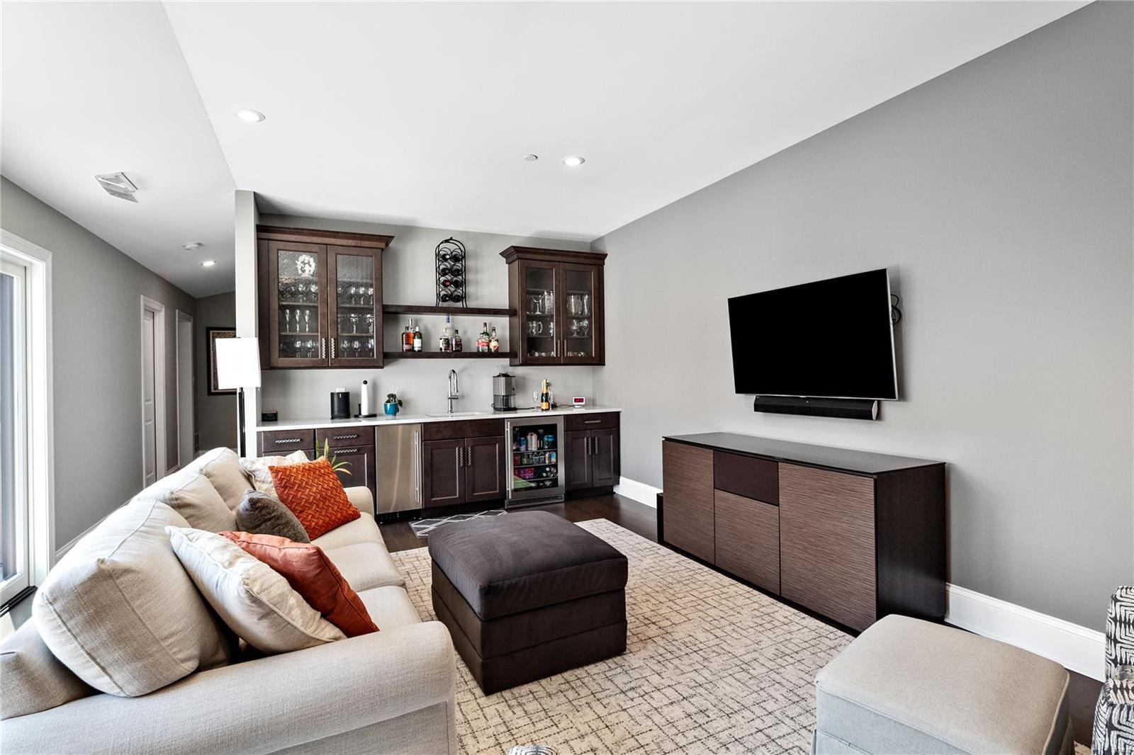 Pearl Condo The - Residential