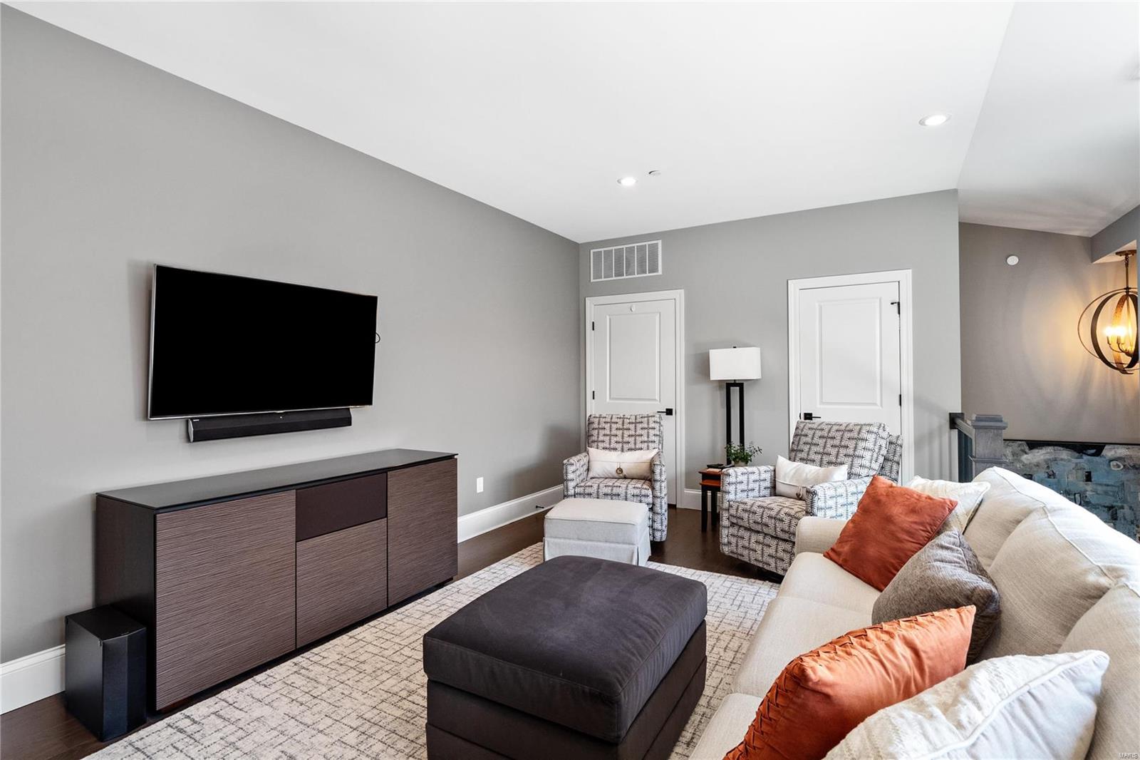 Pearl Condo The - Residential