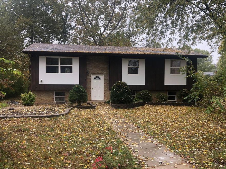 What a DEAL! This home is walking distance from the school! Split foyer home with a great back yard! Updates include...kitchen and bathroom! 610 Edward offers spacious bedrooms, eat in kitchen, full walk out basement, and the perfect deck off the kitchen perfect for entertaining!