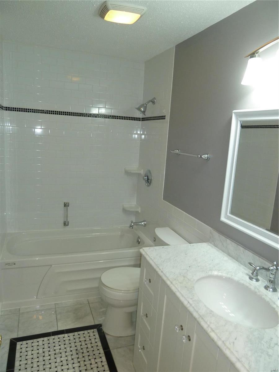 Oak Run Formerly Mayer Manor 2 - Residential Lease