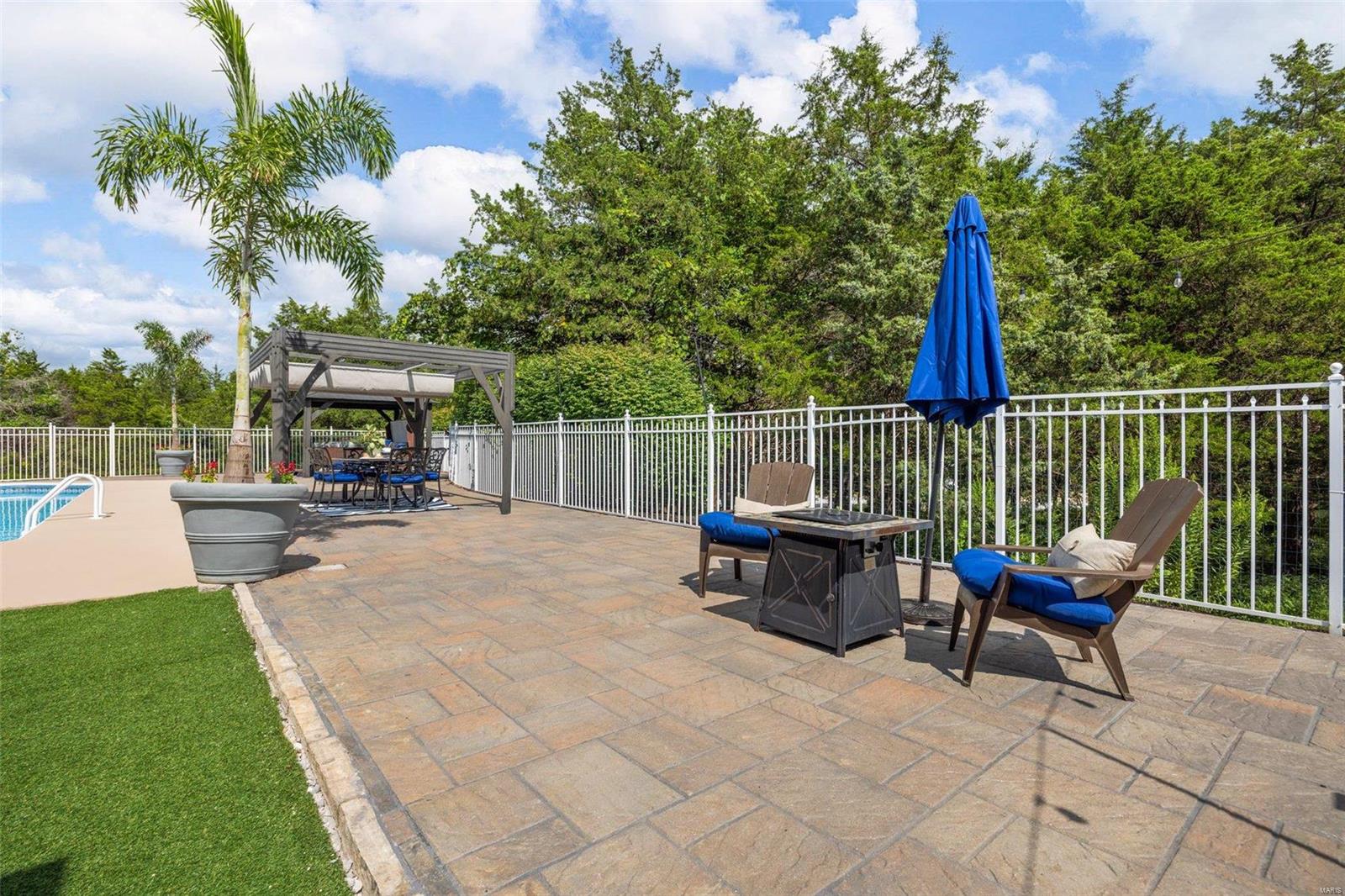 Cedar Pointe - Residential