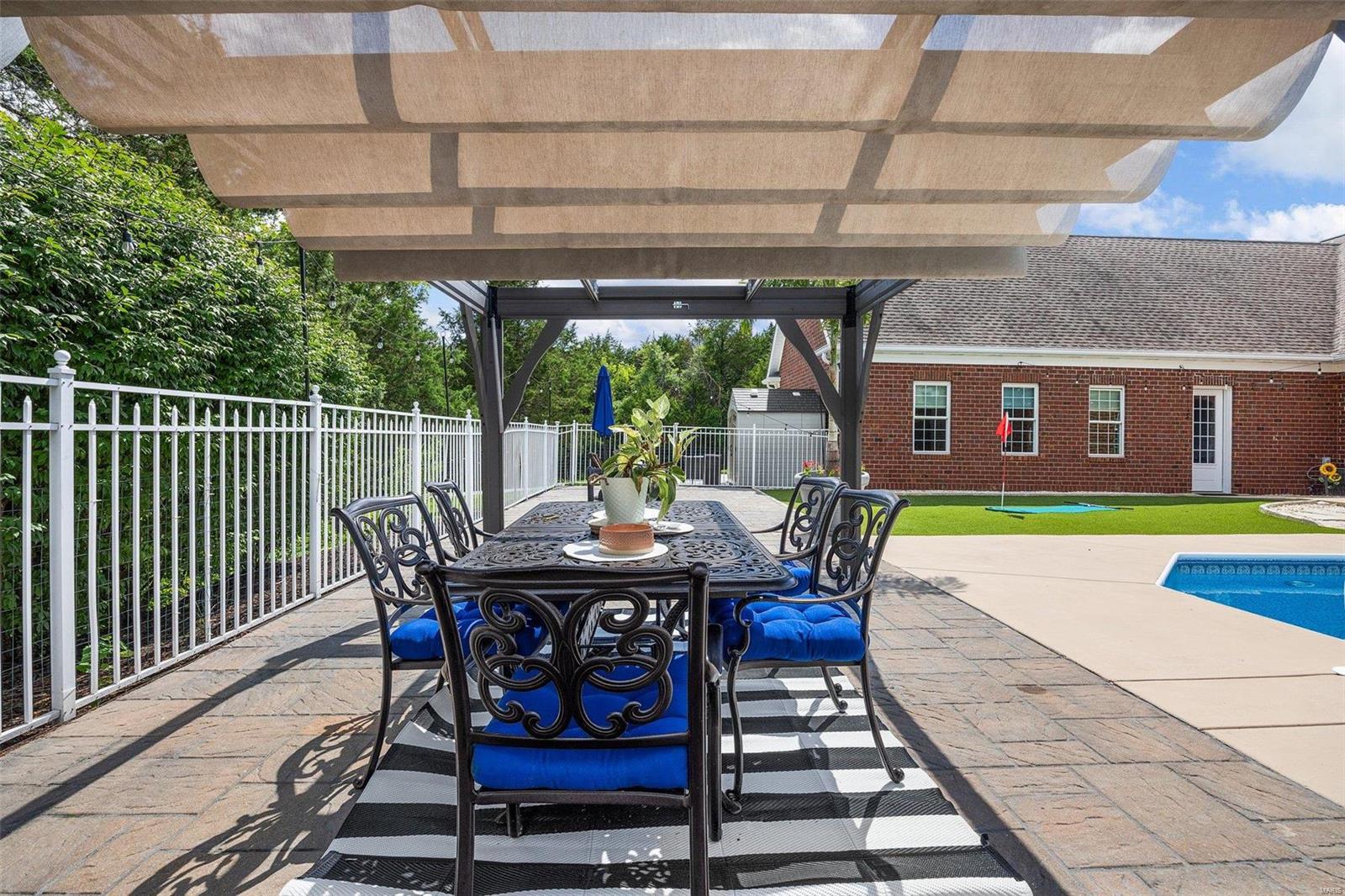 Cedar Pointe - Residential