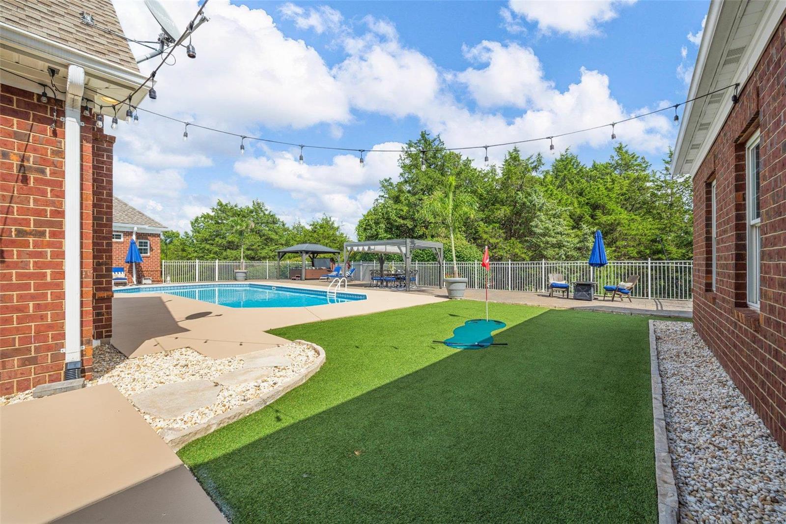 Cedar Pointe - Residential